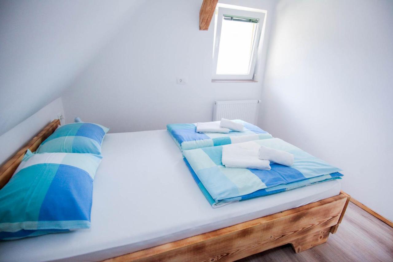 Apartmaji Pri Kozmavo - Little House Бохин Екстериор снимка