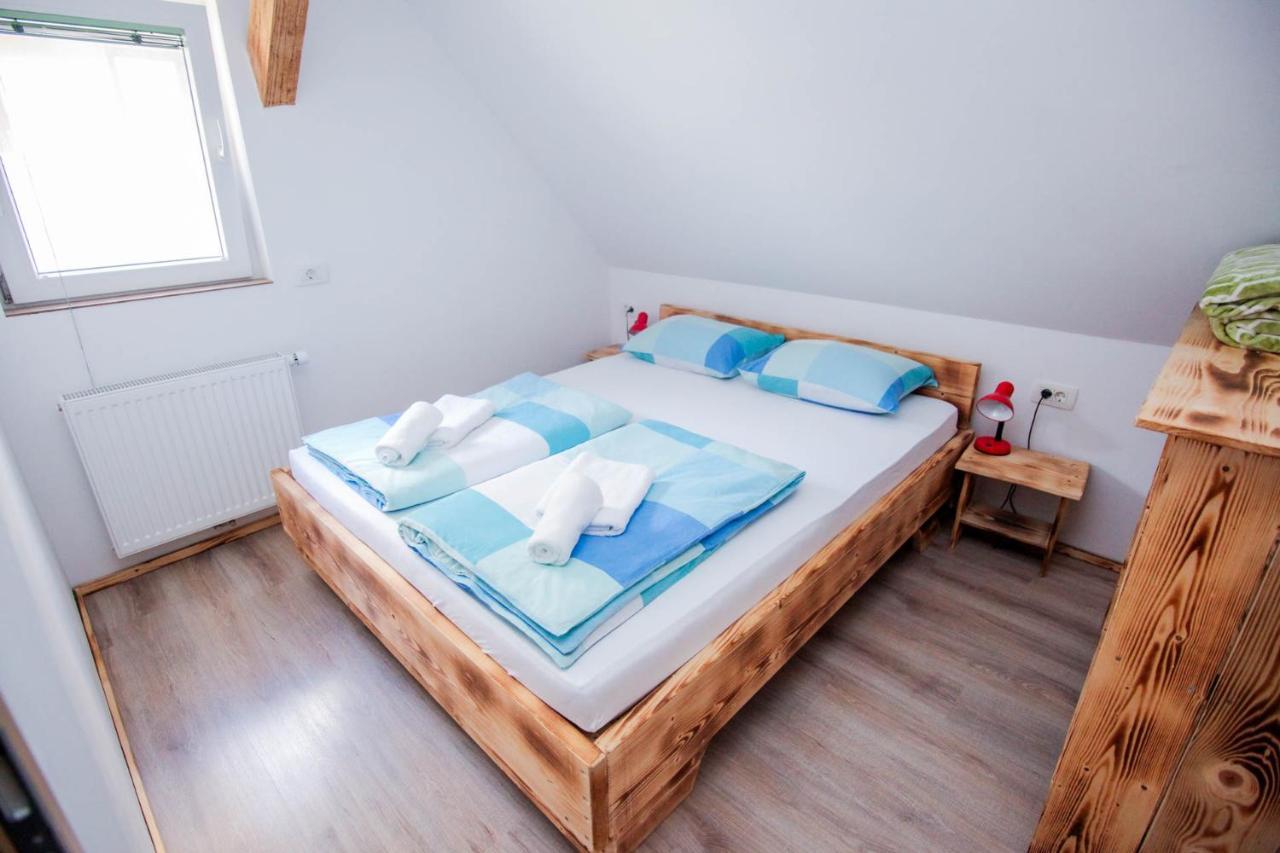 Apartmaji Pri Kozmavo - Little House Бохин Екстериор снимка
