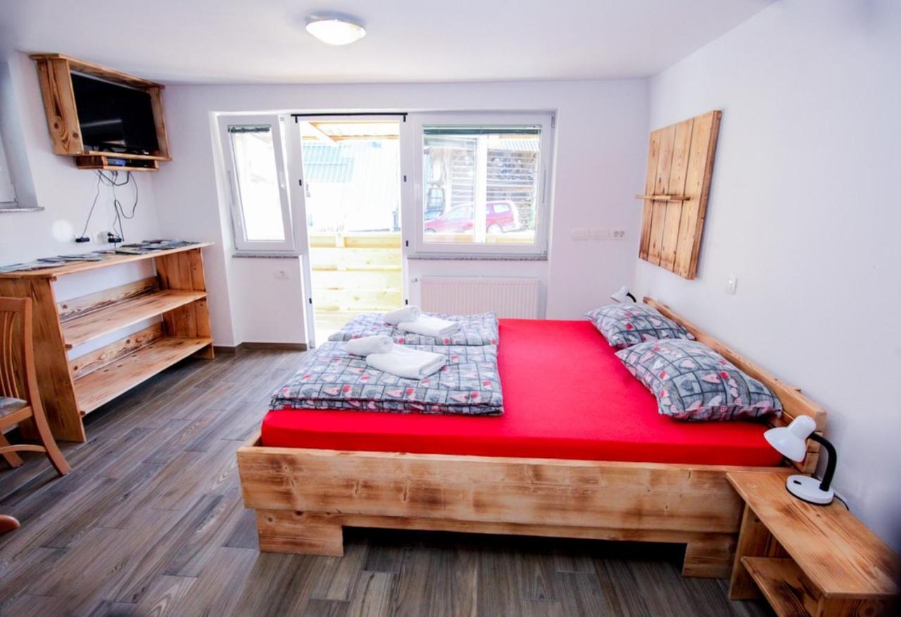 Apartmaji Pri Kozmavo - Little House Бохин Екстериор снимка